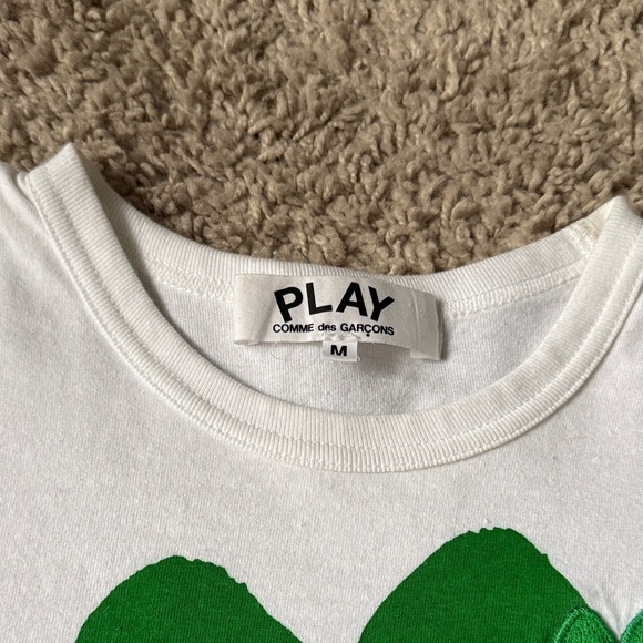 Comme des Garcons Kids White Tee with Green Heart Motif—— - Picture 3 of 8